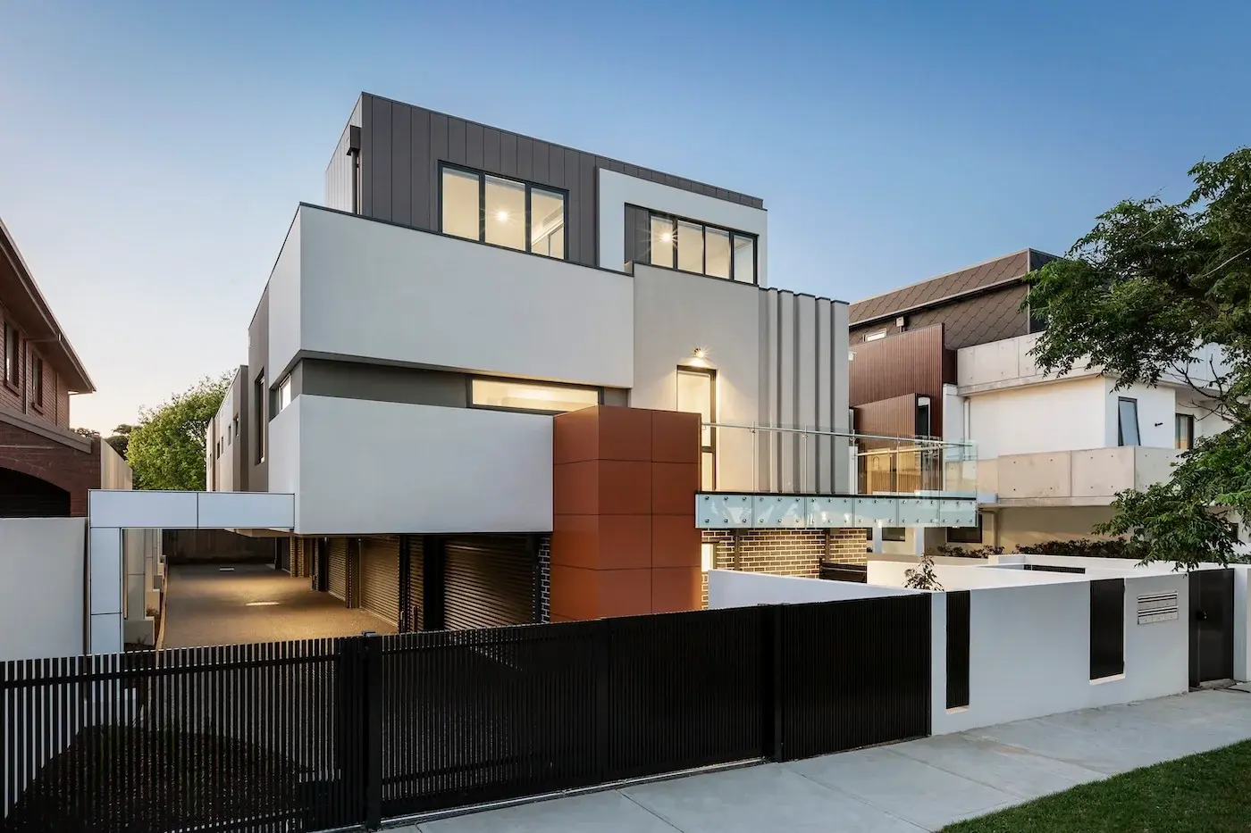 modern house facade 2024 09 17 10 57 35.webp